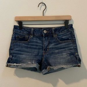 American Eagle Shorts size 6 .. fits like Small